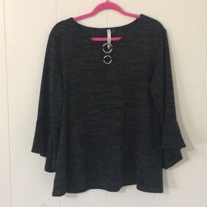 🦋$5 each for 2 or more🦋 Black and grey  top